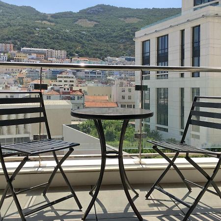 Luxurious Central Apartment With Pool Gibraltar Exteriör bild