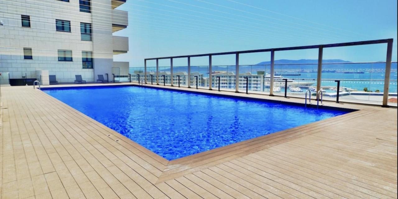 Luxurious Central Apartment With Pool Gibraltar Exteriör bild