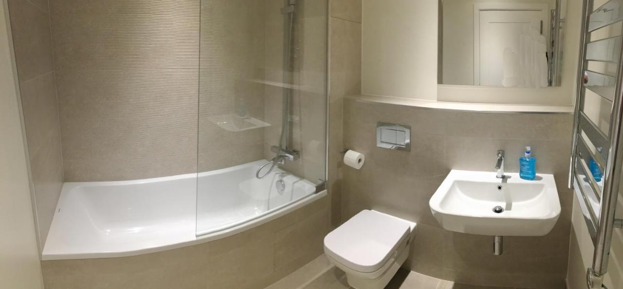 Luxurious Central Apartment With Pool Gibraltar Exteriör bild